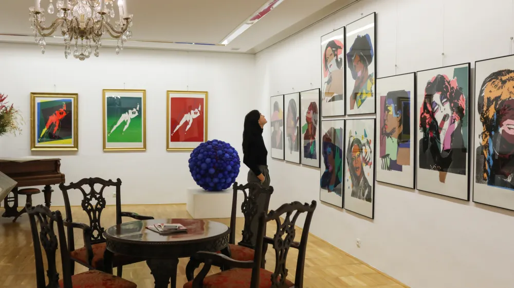 - 21.12.2023 &ndash; Galerija Visconti Fine Art, Mestni trg 18 &ndash; razstava Andy Warhol "Vse barve pop-a" v počastitev 95 letnice rojstva Andyja Warhola, zvezde popa //FOTO: Bojan Velikonja