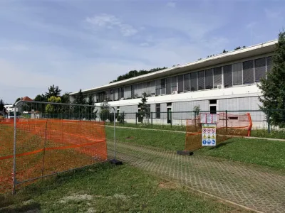 Gradbi&scaron;če pri Osnovni &scaron;oli Brinje Grosuplje so odprli že v začetku &scaron;olskega leta.&nbsp;