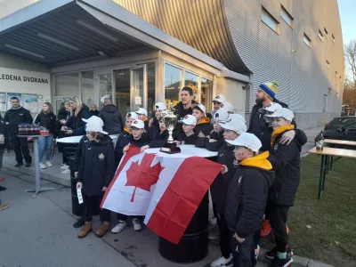 HK Slavija Junior, zmagovalci turnirja Capital Bell Cup v Kanadi <br><br>Foto: Miha Turk