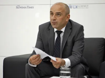 Marjan Hribar, generalni direktor direktorata za turizem in internacionalizacijo na ministrstvu za gospodarski razvoj in tehnologijo - Mednarodna konferenca o pomenu tujih investicij za razvoj Slovenije FDI Summmit 2012 - okrogla miza z naslovom Tuj kapital kot del verodostojne strategije razvoja, //FOTO: