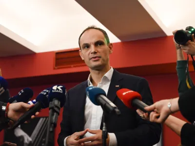 dr. Anže Logar, kandidat za predsednika republike - Volilni &scaron;tab predsedni&scaron;kega kandidata Anžeta Logarja - 13.11.2022 &ndash; Predsedni&scaron;ke volitve 2022 &ndash; 2. krog - sedme volitve za petega predsednika republike v samostojni Sloveniji &ndash; volilci v drugem krogu odločali med kandidatoma Anžetom Logarjem in Nata&scaron;o Pirc Musar, //FOTO: 