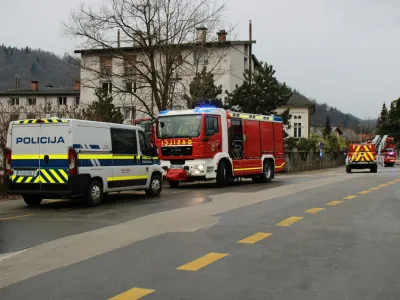 Devetinosemdesetletnega mo&scaron;kega so odpeljali v bolni&scaron;nico, drugi stanovalci pa so jo odnesli brez po&scaron;kodb.