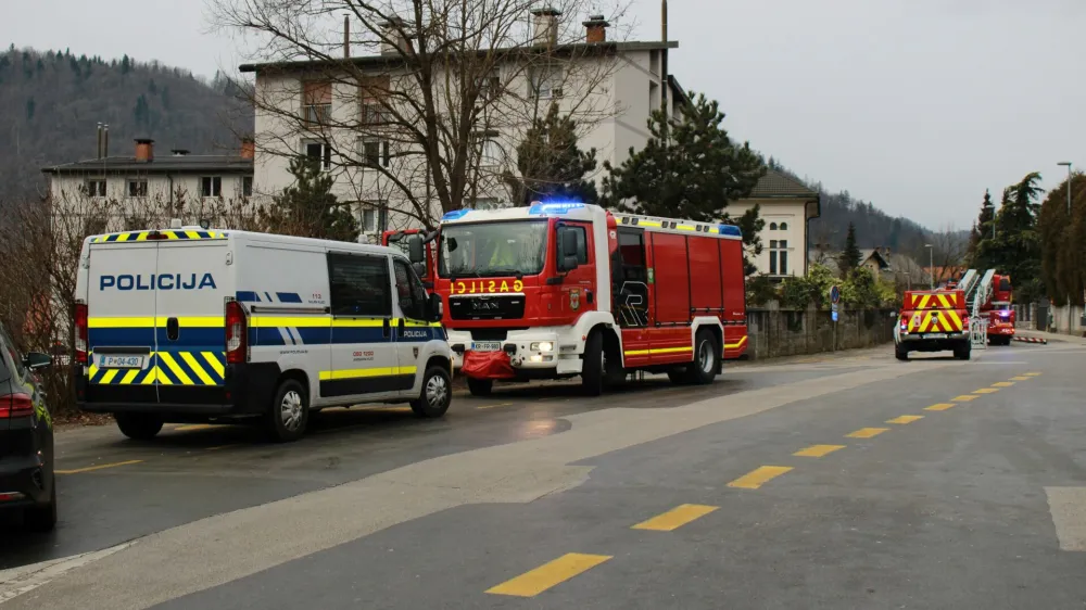Devetinosemdesetletnega mo&scaron;kega so odpeljali v bolni&scaron;nico, drugi stanovalci pa so jo odnesli brez po&scaron;kodb.