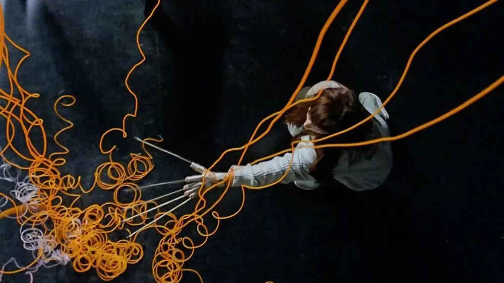 Instalacija Hipertermia / Morfoiki; koncept in izvedba Ida Hir&scaron;enfelder (beepblip).&nbsp;