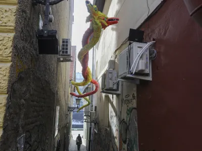 01.02.2024 - Zmaj - dekoracija za LUV fest - Trubarjeva ulicaFOTO: Luka Cjuha