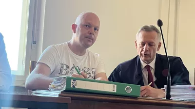 Obtoženi Kristijan Slodnjak je bil na sodišču dobro razpoložen. 