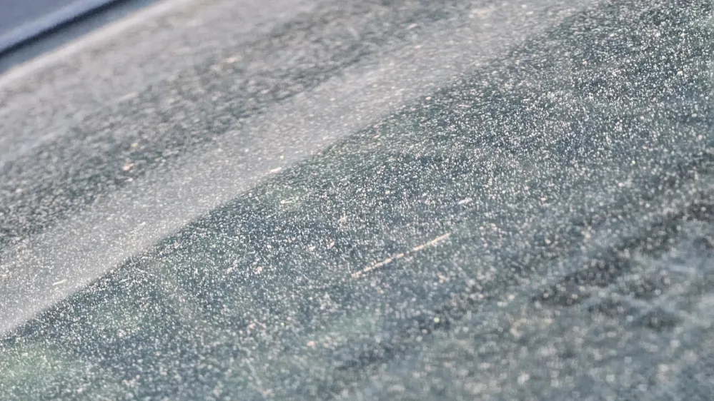 Ljubljana.<br>Prah in puscavski pesek na vetrobranskem steklu.