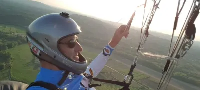 Bojan Žižmond se odlično počuti v zraku, saj se že 28 let ukvarja z jadralnim padalstvom. Foto: Osebni arhiv<br><br>