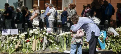 Trinajstletni Kosta je pred mesecem dni na svoji osnovni šoli pobil osem sošolk in sošolcev, pištolo pa je najprej uperil v varnostnika. Več otrok je ranil. 