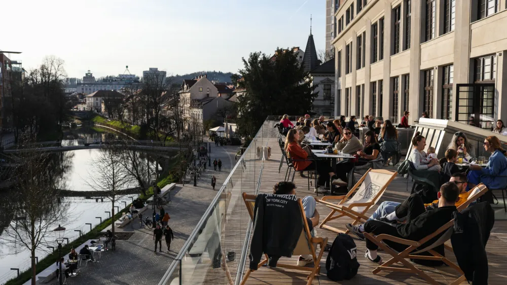 - terasa v 1. nadstropju 20.03.2024. - Center Rog, kulturni center v Ljubljani.//FOTO: Bojan Velikonja