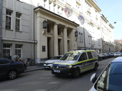 Na ministrstvu za pravosodje se z novelo ZKP mudi, saj od sredine avgusta dalje ne bo več zakonske podlage za pridobivanje prometnih in bančnih podatkov.&nbsp;