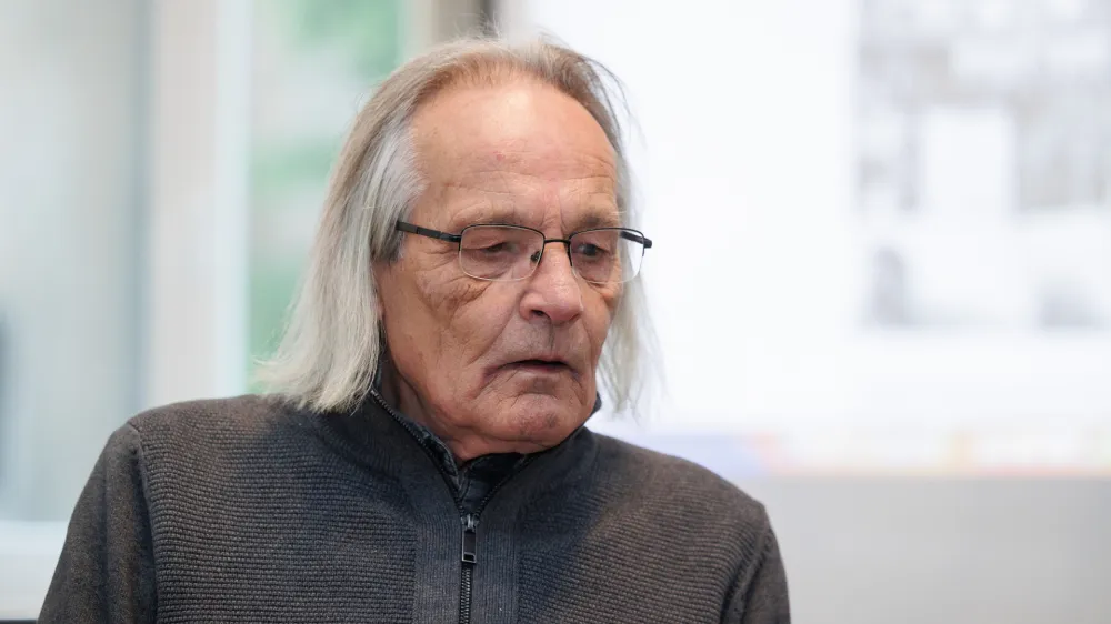 Vodja projekta Robniki mag. Bratko Bibič na SIGIC ob predstavitvi kompilacije digitaliziranih posnetkov slovenske popularne glasbe iz obdobja 70. in 80. let prej&scaron;njega stoletja Foto: STA