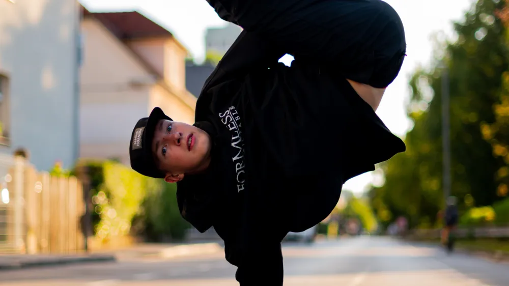 Tilen Gra&scaron;ič v svojem breakdance elementu Foto: osebni arhiv