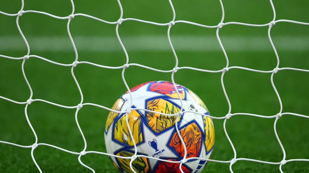 Soccer Football - Champions League - Final - Borussia Dortmund Training - Wembley Stadium, London, Britain - May 31, 2024 General view as a ball is seen during training REUTERS/Carl Recine
