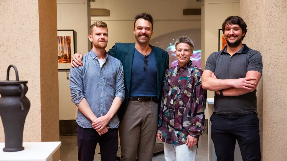 Na sliki so avtorji razstave (od leve proti desni) kipar in slikar Anže &Scaron;malc, kurator Matej Tomažin, digitalna umetnica Ur&scaron;a Čuk in fotograf Jon Žagar. F Kaja Brezočnik, arhiv MOL