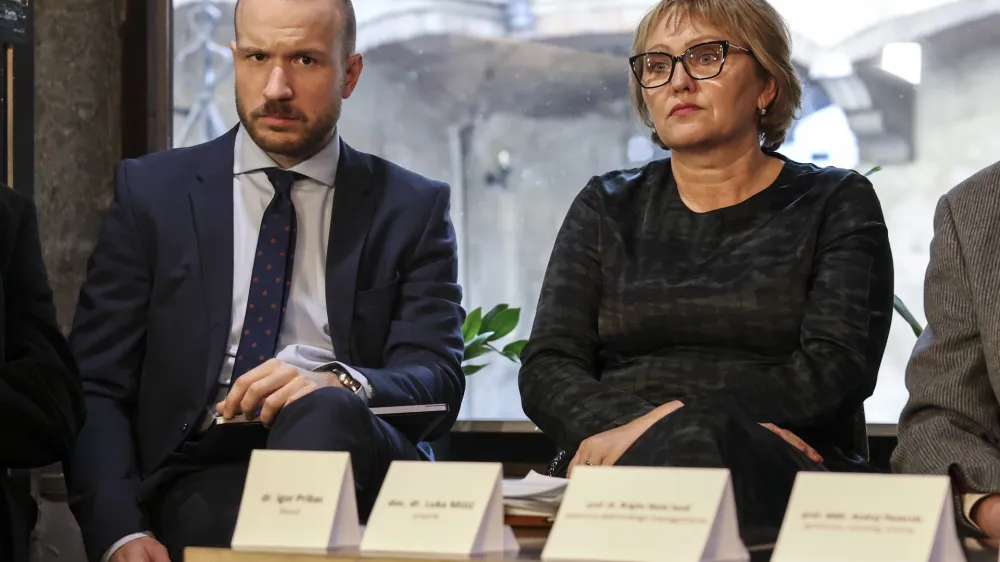 pravnik Luka Mi&scaron;ič, Brigita Skela Savič, strokovnjakinja za zdravstveni management- 04.04.2023 - Zakon o pomoči pri prostovoljnem končanju življenja - predstavitev predloga, ki so ga pripravili v delovni skupini Srebra nit &ndash; združenje za dostojno starost - //FOTO: Jaka Gasar