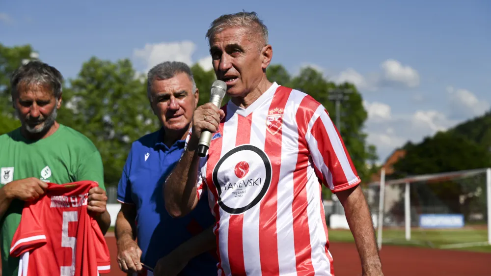Tudi legendarna brata Bo&scaron;ko in Milko Đurovski sta se udeležila nogometne tekme kot del slovesnosti ob odkritju spominske plo&scaron;če Marka Elsnerja.