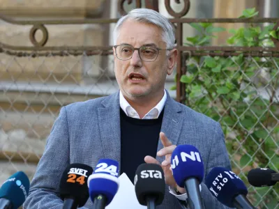 12.04.2024 - Minister za gospodarstvo, turizem in &scaron;port Matjaž Han bo danes ob 14. uri na križi&scaron;ču Resljeve in Čufarjeve za stavbo RTV Slovenija dal izjavo za medije glede kandidature za predsednika stranke SD na sobotnem volilnem kongresuFoto: Luka Cjuha