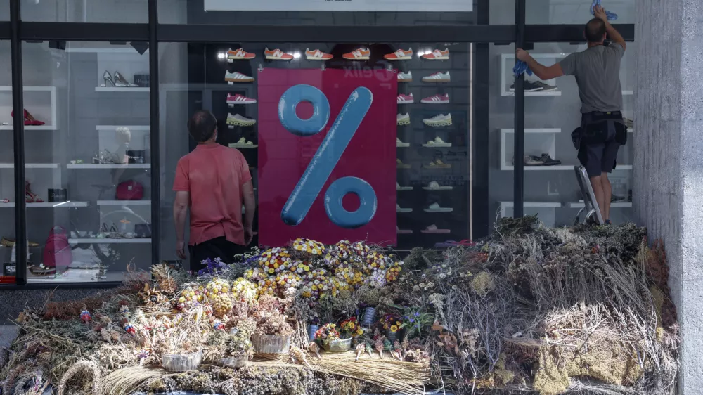 - 16.07.2024 - posu&scaron;ene rože na Čopovi ulici //FOTO: Jaka Gasar