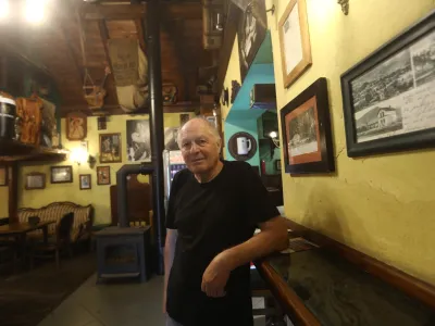 Iz biv&scaron;e konju&scaron;nice so naredili pub, v katerem je kot manj&scaron;i muzej zajeta zgodovina družine, ki je furmansko gostilno prevzela leta 1902.