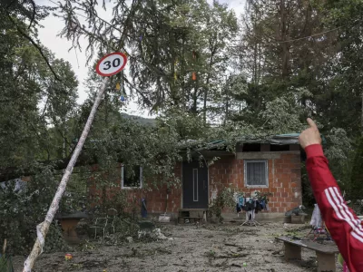 - 25.07.2023- Neurje prizadelo romsko naselje Lepovče v Ribnici //FOTO: Jaka Gasar