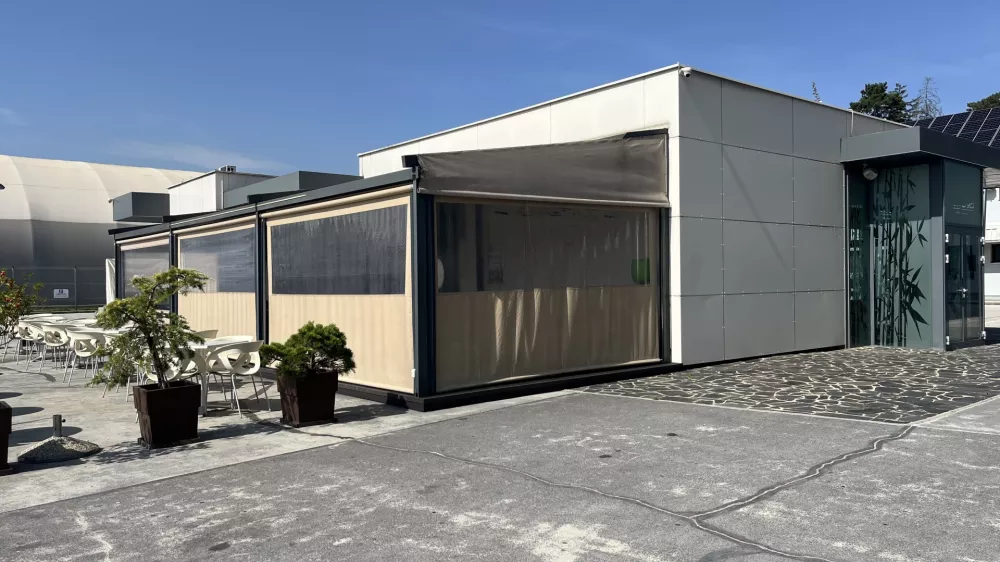 Osumljeni je strel sprožil na terasi mariborskega lokala Akoya. Foto:&nbsp;Vesna Lovrec/Večer