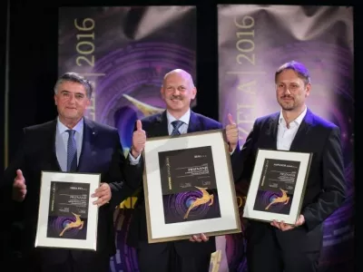 Na izboru dolenjsko-posavske gazele je slavil REM, ki ga je predstavljal Bruno Čibej, pomočnik direktorja (na sredini), nominirani podjetji pa sta bili &scaron;e Iskra PIO, ki deluje pod taktirko direktorja Andraža Rumpreta (levo), in Amplexor Adriatic, ki ga vodi Elvis Paćelat. (Foto: Bojan Velikonja)