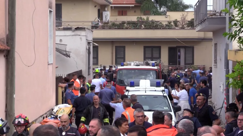 22 September 2024, Italy, Saviano: Emergency services work at the scene of a residential building which collapsed after a gas explosion near the southern Italian city of Naples. Photo: -/LaPresse via ZUMA Press/dpa