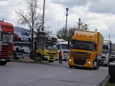 - Počivali&scaron;če Barje - parkiri&scaron;če za tovorna vozila - tovornjaki - kamioni, omejitev prometa na cestah -       //FOTO: Luka Cjuha