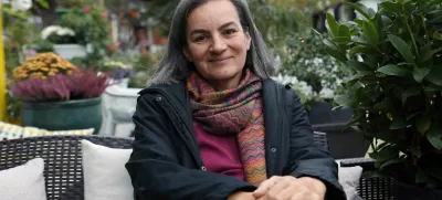 Afrodita Hebar Kljun, predsednica organizacijskega odbora Čipkarskega festivala Ljubljana

Izobraženci, plemstvo in premožni ljudje so imeli stike s tujino in tako je tudi znanje klekljanja prišlo v Ljubljano. Seveda najprej v višje sloje prebivalstva.