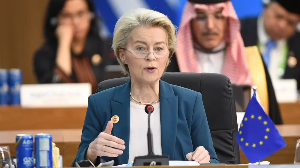 Ursula von der Leyen bo po dogovoru osrednjih političnih skupin lahko imela vseh &scaron;estindvajsetih želenih komisarjev. Ne bo ji treba iskati zamenjav ali spreminjati resorjev. To je velika novost leto&scaron;njega procesa zasli&scaron;anj v parlamentu. Foto: DPA