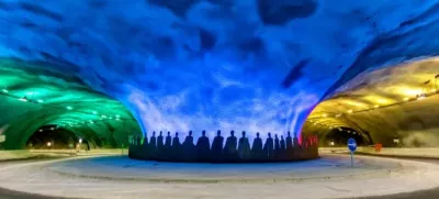 Predor Eysturoy ima privlačno podvodno krožišče. Številni vozniki večkrat zavijejo okoli njega, da doživijo instalacijo ferskega umetnika Tróndurja Paturssona. F Visit Faroe Islands