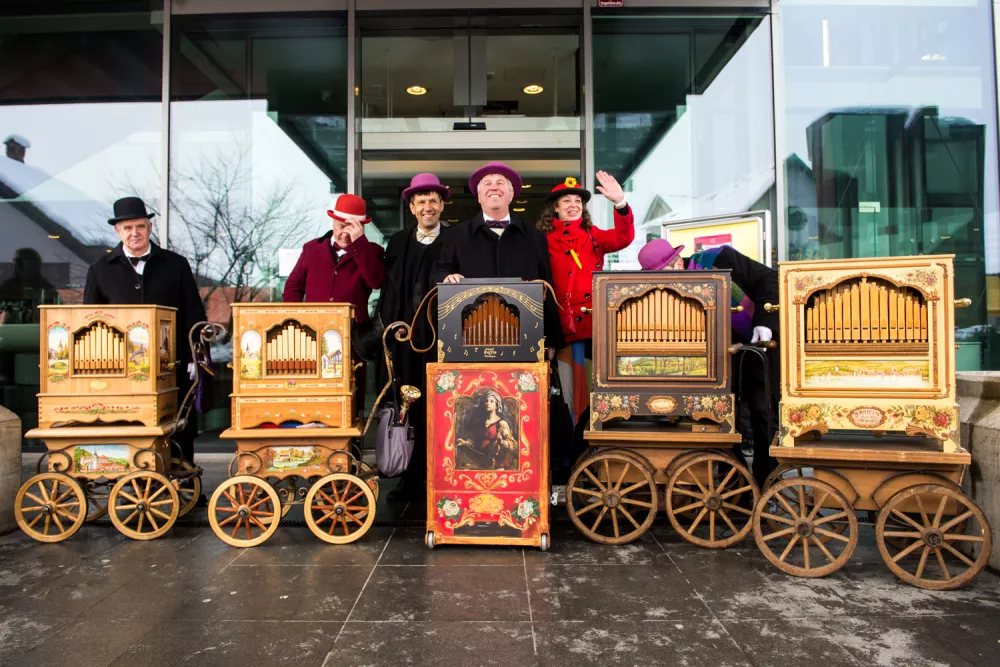 V starem mestnem jedru na festivalu lajnarjev odmeva glasba 19. stoletja
