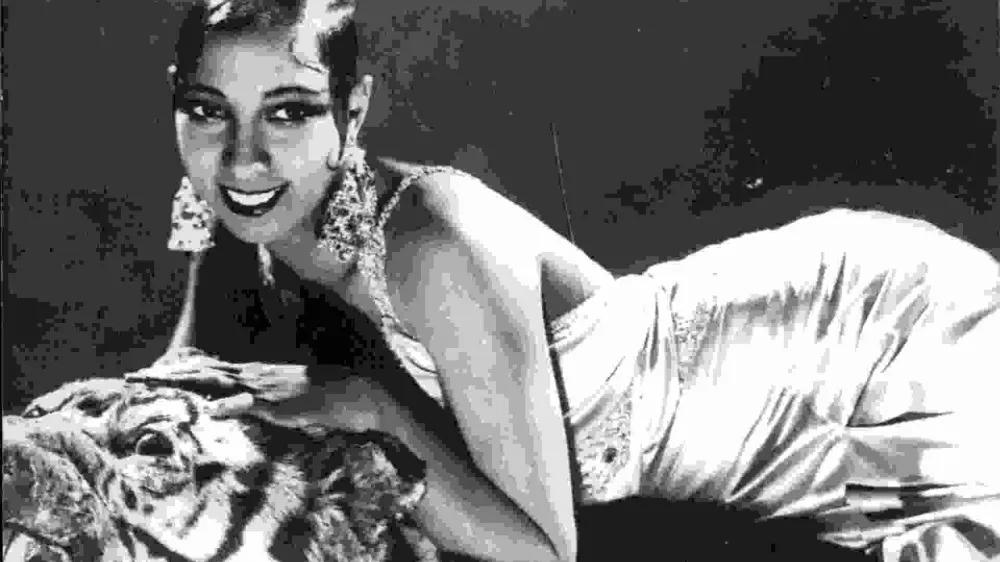 E1123D Apr. 12, 1975 - Singer Josephine Baker in ''ethnic Revue'