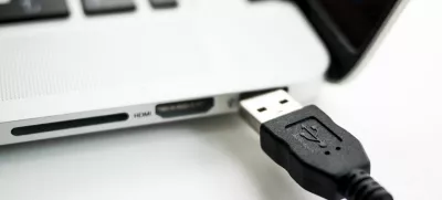 A photo illustration shows a USB device being plugged into a laptop computer in Berlin July 31, 2014. USB devices such as mice, keyboards and thumb-drives can be used to hack into personal computers in a potential new class of attacks that evade all known security protections, German crypto specialist and chief scientist with Berlin's SR Labs Karsten Nohl revealed on Thursday.  REUTERS/Thomas Peter (GERMANY - Tags: CRIME SCIENCE TECHNOLOGY)