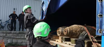 - Deaktivirani bombi.- 17.03.2024. Odstranjevanje neekspodiranih letalskih bomb iz 2. svetovne vojne na območju železniške postaje Nova Gorica.//FOTO: Bojan Velikonja