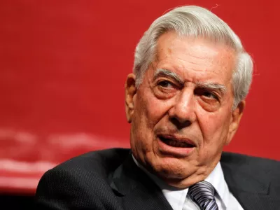 FILE PHOTO: Peruvian-born literature Nobel laureate Mario Vargas Llosa attends a conference with students at the Teatro de la Ciudad in Monterrey, Mexico, March 9, 2011. REUTERS/Tomas Bravo/File Photo