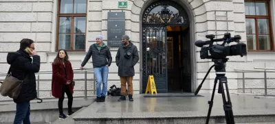 - simbolična fotografija - Okrožno sodišče v Ljubljani - novinarji - mediji -- 09.03.2023 - sojenje - predobravnavni narok v tožbi davčnega svetovalca Roka Snežiča proti ministru za delo Luki Mescu zaradi žaljive obdolžitve //FOTO: Tomaž Skale