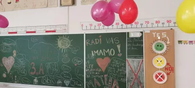Ne le ob koncu šolskega leta, bolj pozorni učenci učitelje s pozornostmi radi razveselijo tudi ob njihovem osebnem prazniku. Foto: Osebni arhiv Mateje Jenko Medar