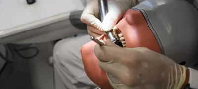 - simbolična fotografija - dentalna medicina - zobna medicina - zobozdravstvo -- 19.01.2023 – Medicinska fakulteta Univerze v Ljubljani (MF UL) - novi Center za učenje kliničnih veščin za področje dentalne medicine (CUKV-DM), Corytkova ulica 2 //FOTO: Bojan Velikonja