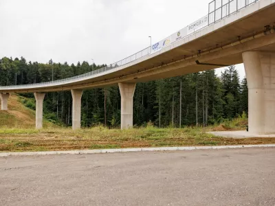 tretja razvojna os