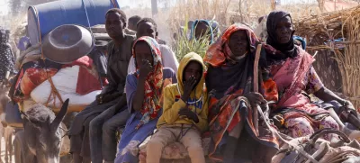 FILE PHOTO: Displaced people ride a an animal-drawn cart, following Rapid Support Forces (RSF) attacks on Zamzam displacement camp, in the town of Tawila, North Darfur, Sudan April 15, 2025. REUTERS/Stringer/File Photo