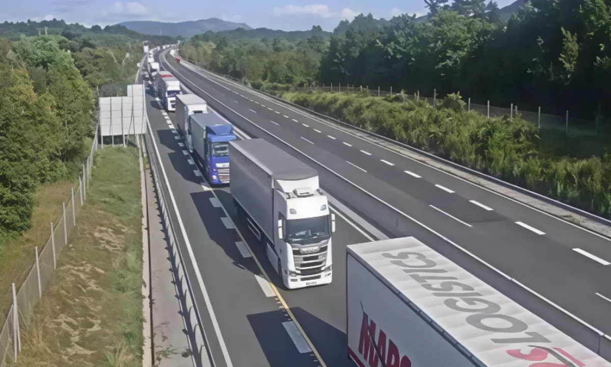 Sindikat opozarja na težave čezmejnih delavcev zaradi zastojev na Fernetičih