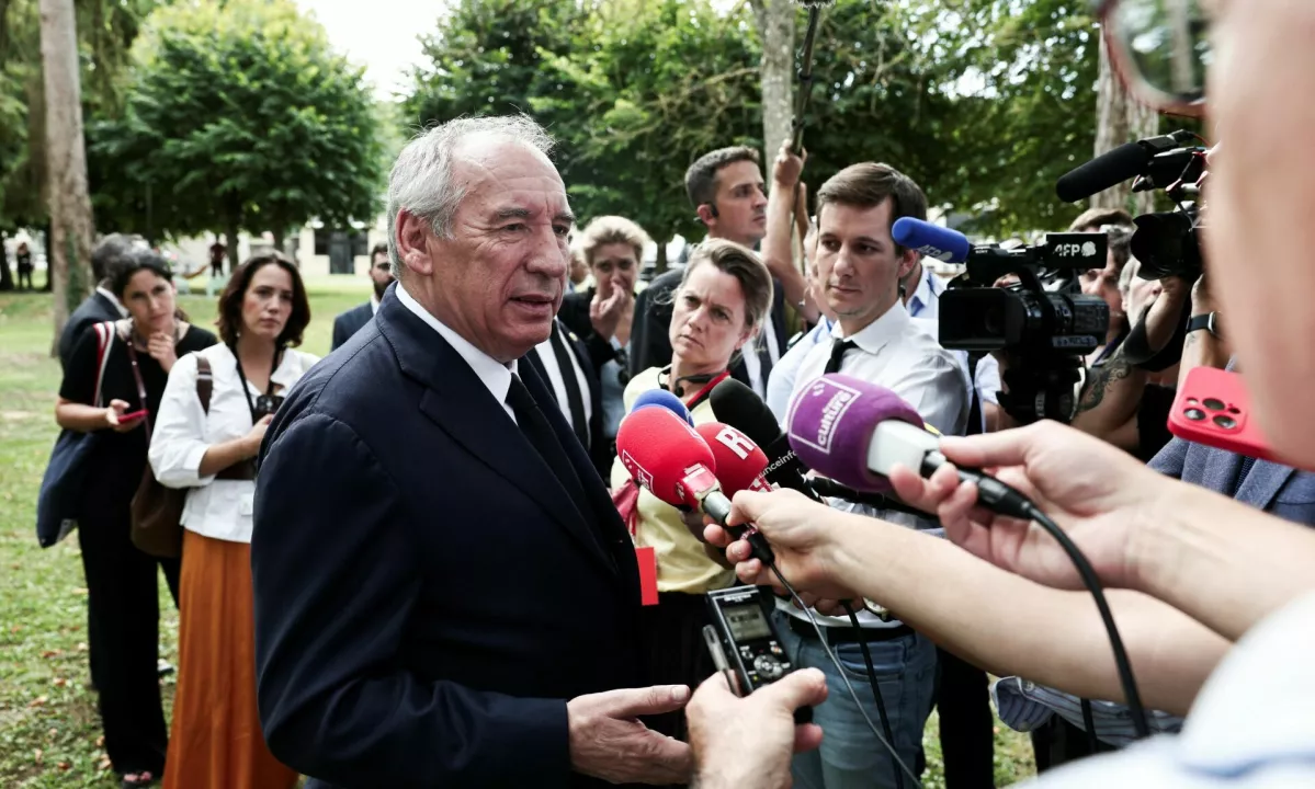 Macron podprl premierja Bayrouja pred glasovanjem o zaupnici