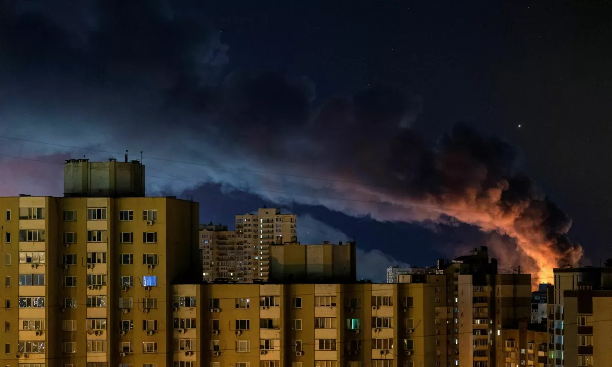 Rusi z obsežnim nočnim napadom na Kijev, umrlo več ljudi