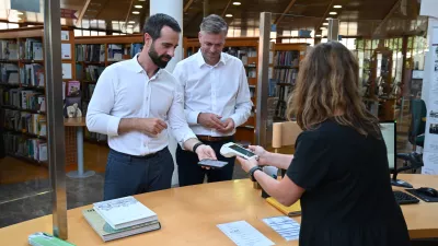 Pametno mesto: V knjižnici kmalu izposoja prek mobilne aplikacije