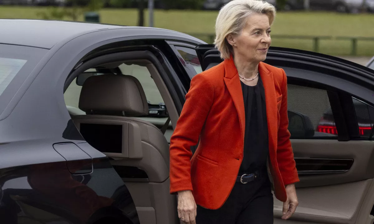 Za incident na letalu predsednice evropske komisije obtožujejo Rusijo