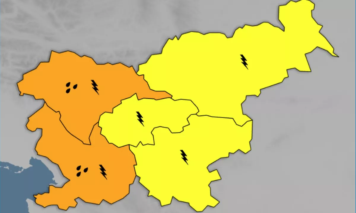 Ozračenje je nestabilno, nevihtna linija se pomika proti notranjosti Slovenije