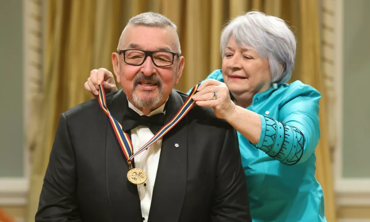 Umrl igralec Graham Greene, zvezdnik filma Pleše z volkovi