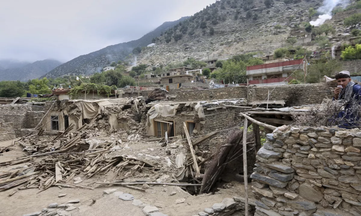 Potres v Afganistanu zahteval več kot 900 življenj, reševalci nadaljujejo z iskanjem preživelih